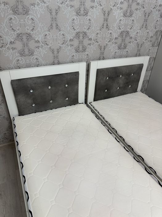 Кровать односпальная с матрасам 2шт