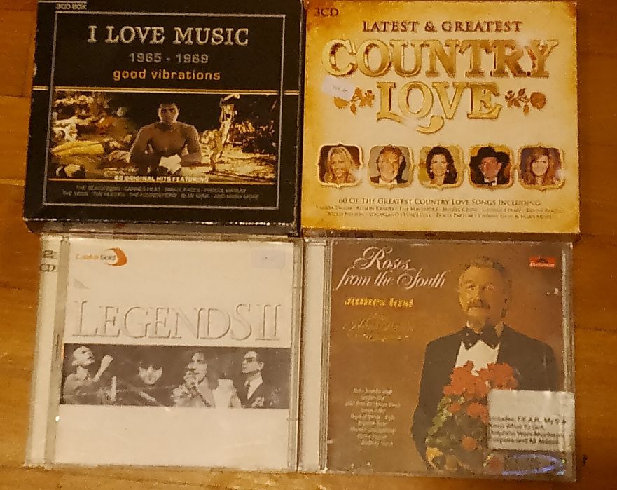 40 броя оригинални дискове (CD) с английска музика