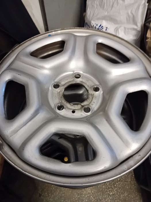 Vând Jante otel Duster2 si anvelope vara