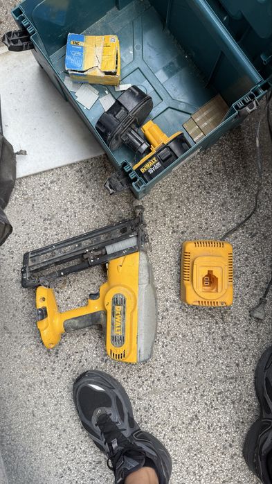 акумулаторен пневматичен такер/пиронопистолет (nailer) DeWalt