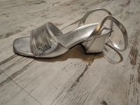Сандали с токче на Guess