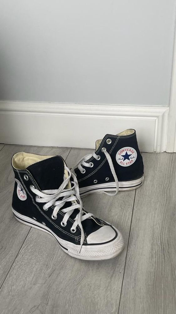 Оригинальные кроссовки фирмы Converse