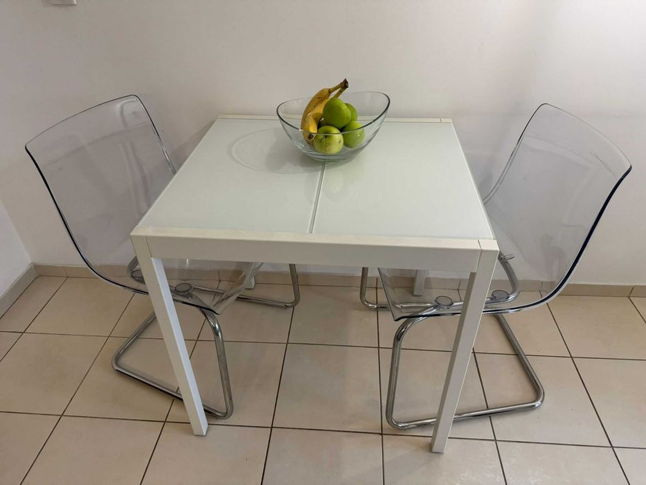 Masă sticlă extensibilă Glivarp Ikea + 2 scaune Tobias trnsp/cromat