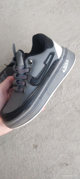 Продаю детскую обувь