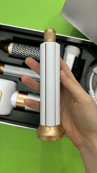 Новый не использованый ни разу стайлер для волос