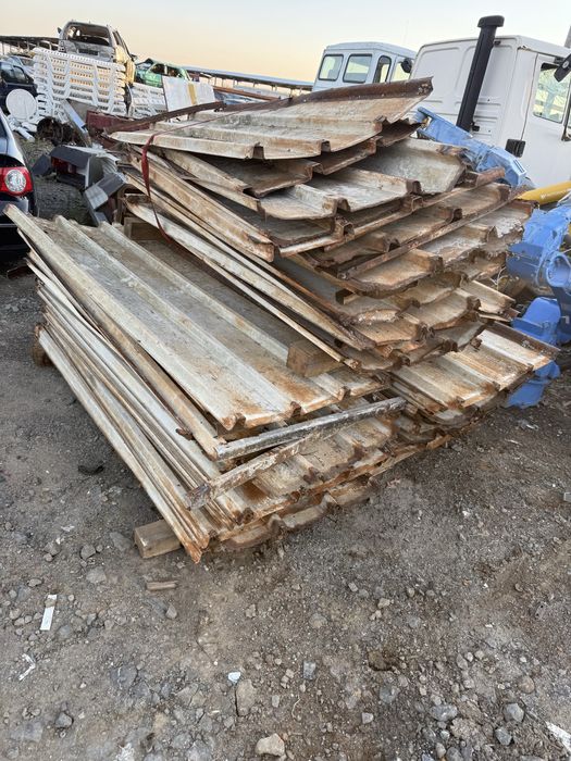 Продавам ламарина  2 м на 80 см 1.2 кг