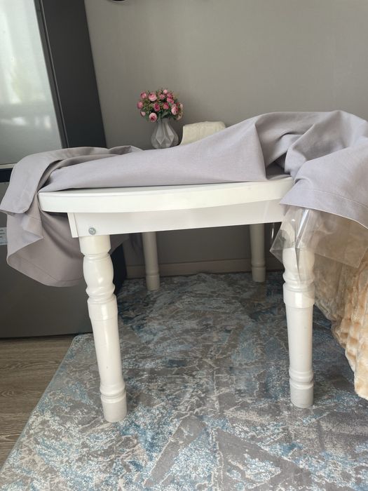 Стол 2 метрге созылады кухняға и залғада болады трансформер