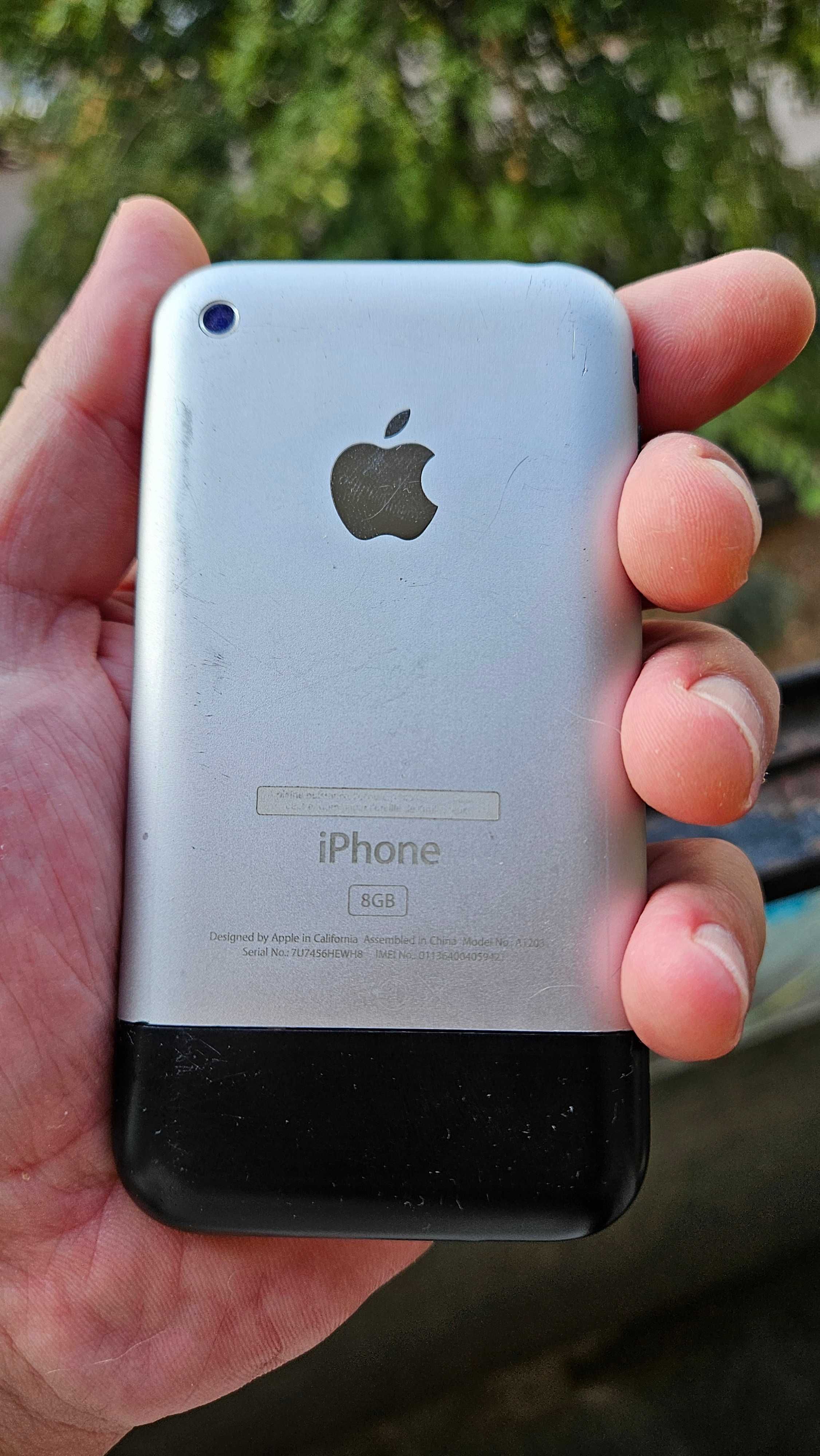 Продавам Iphone 2G първия Айфон