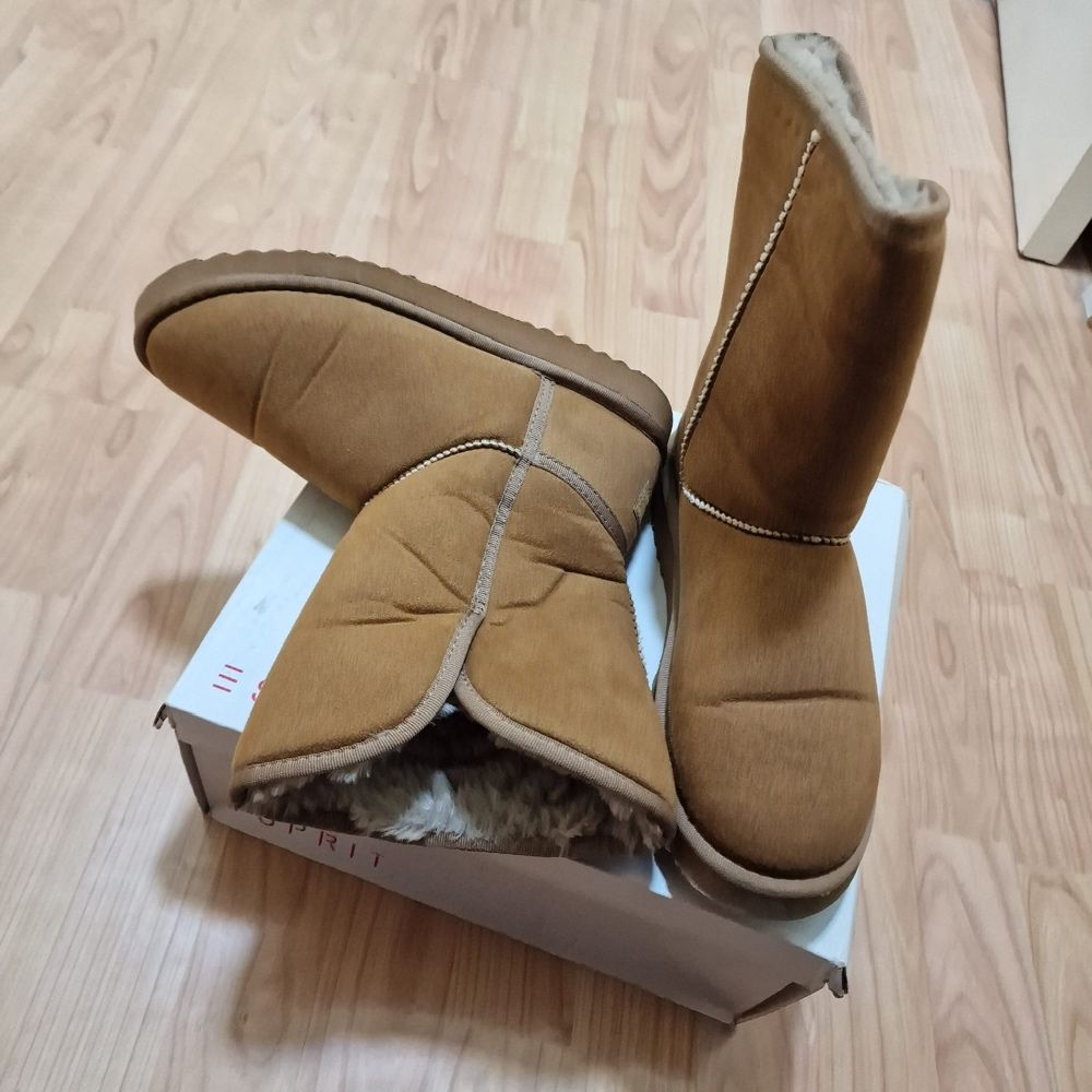 Cizme tip UGG Esprit