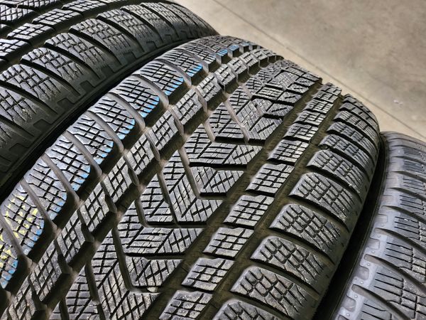 325/35/22//285/40/22 PIRELLI