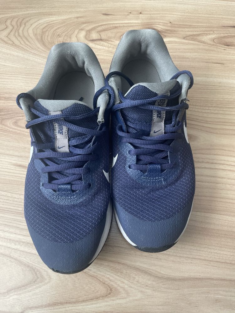 NIKE / детски маратонки 38,5