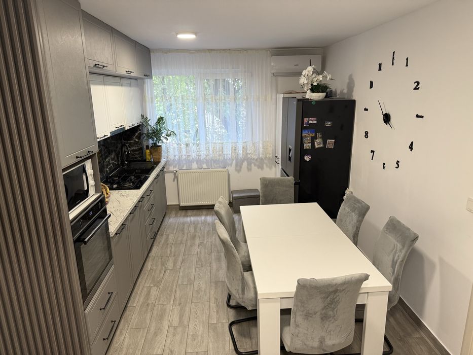 Vand apartament cu 3 camere tip AN