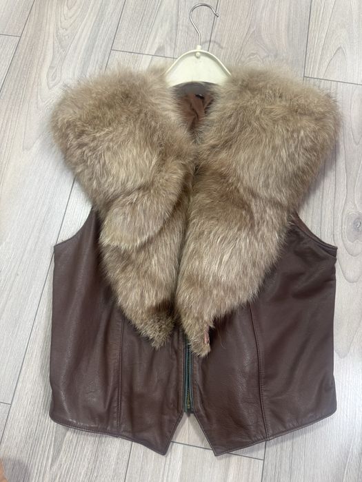 Кожен елек с яка от лисица