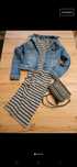 Set geaca de blugi/jeans/denim, rochie tricot și gentuță tip poștaș/ți