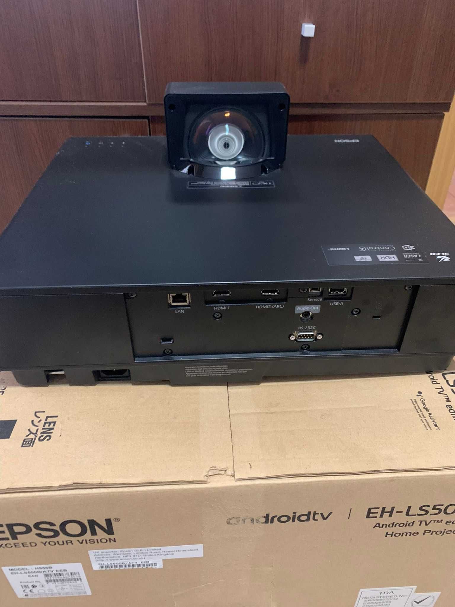 Videoproiector EPSON EH-LS500B, Ultra Short Throw, Android, 4K