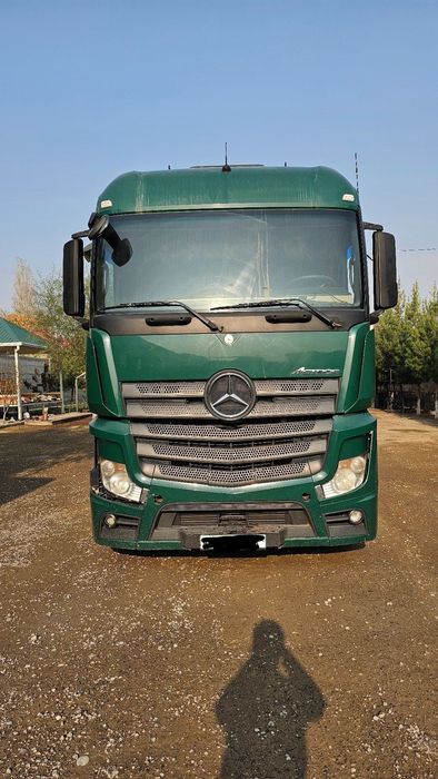 Mersedes benz actros mega