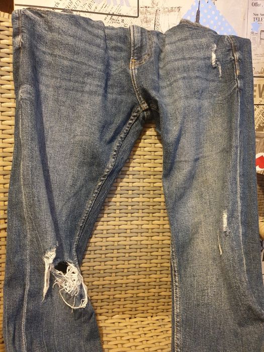 Blugi Bershka aproape noi