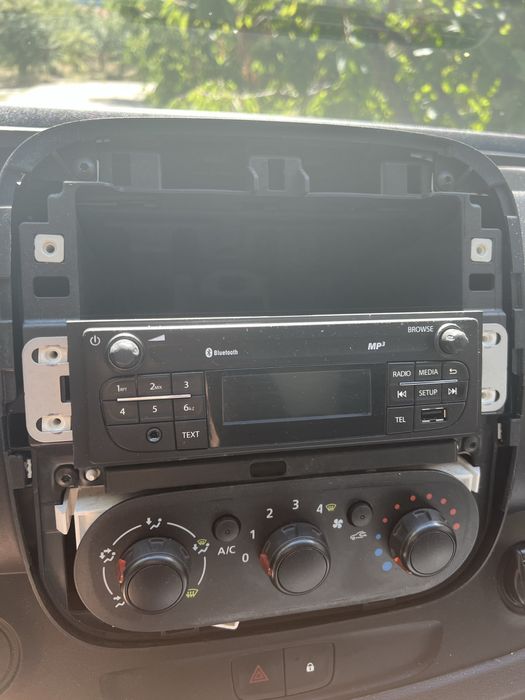 Оригинално радио за Опел Виваро 2019 година