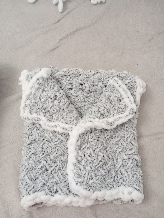 Ръчно плетени от прежда алиезе пуфи