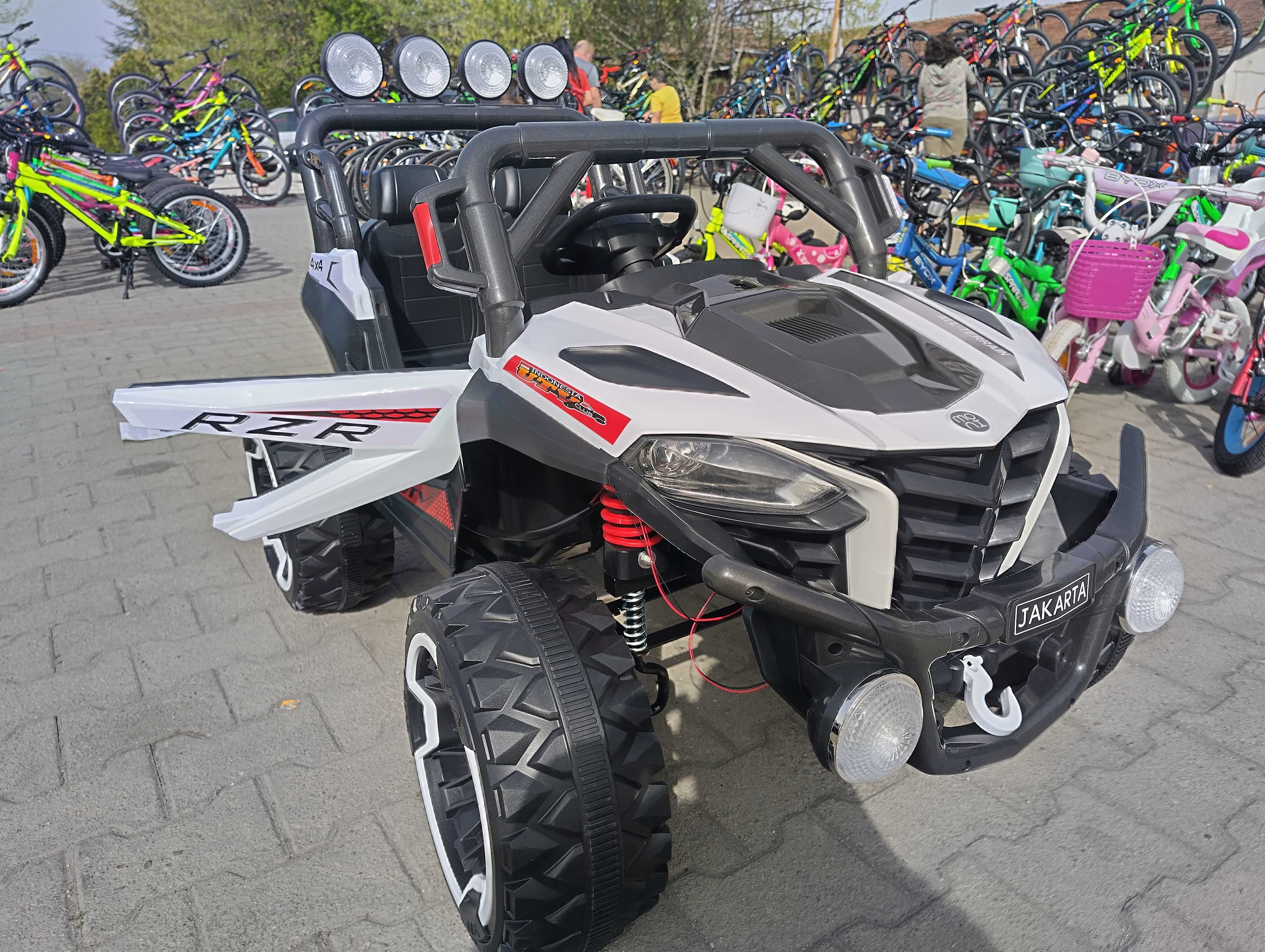 SAFARI двуместен акумулаторен джип JAKARTA 4x4 бял
