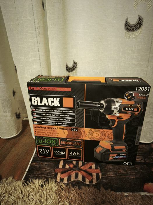 Vând mașina cu impact Black brushless