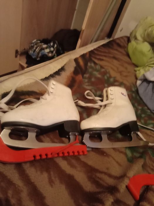 Хокеи спорт коньки