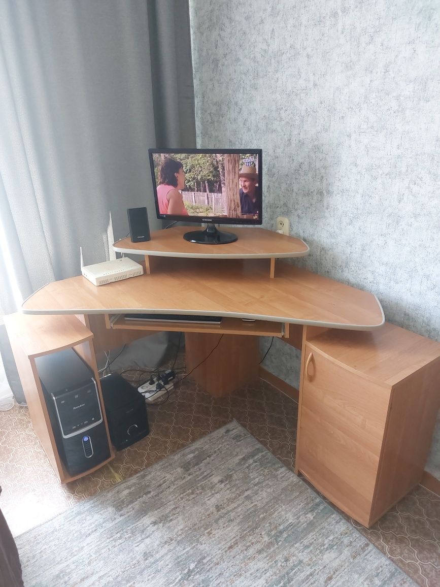Компьютерный стол