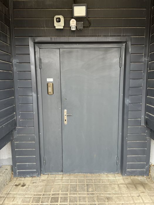 Входная металлическая дверь