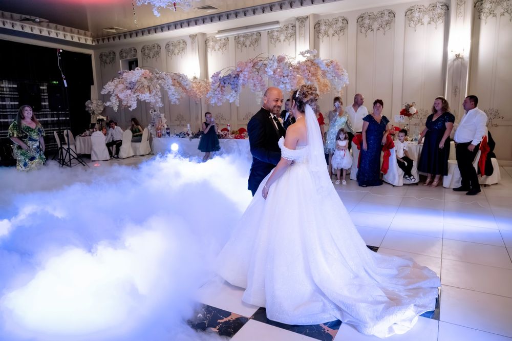 Rochie de mireasă cu trena,sclipici si perle! Curățată profesional