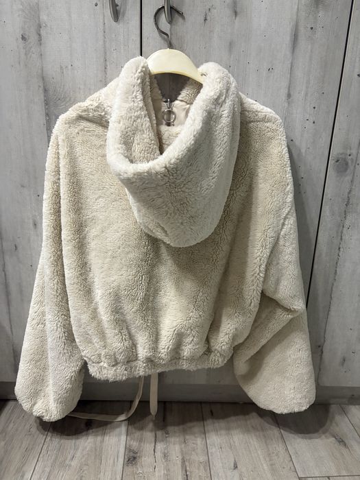 Яке pull and bear M/L размер 30лв