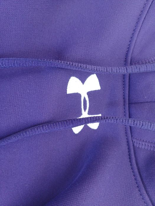 Продавам суитчер UNDER ARMOUR