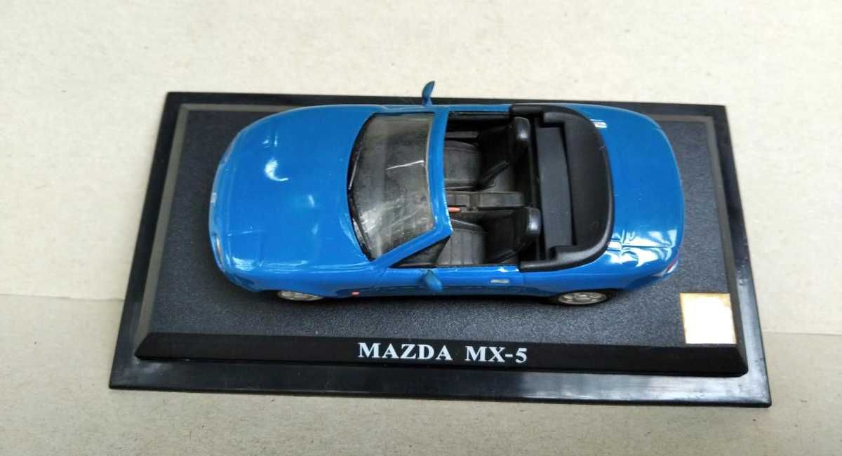 Колекционерска количка Mazda MX-5 Miata (NA) в мащаб 1:43 на Del Prado