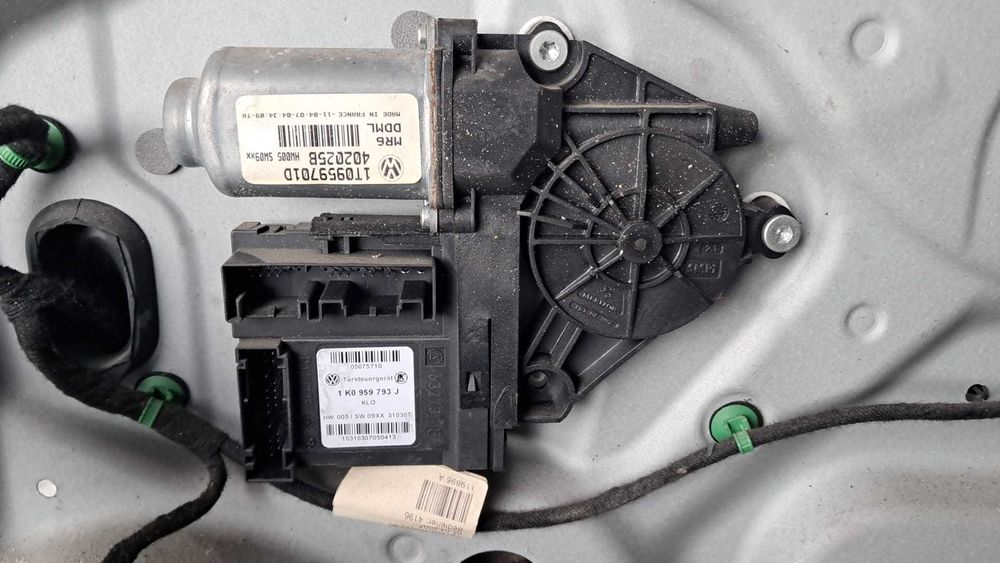 motora cu modul geam usa stanga Vw Caddy cod 1K0959793J / 1T0959701D