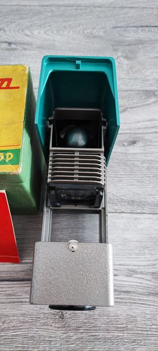 Aparat pentru diapozitive rusesc