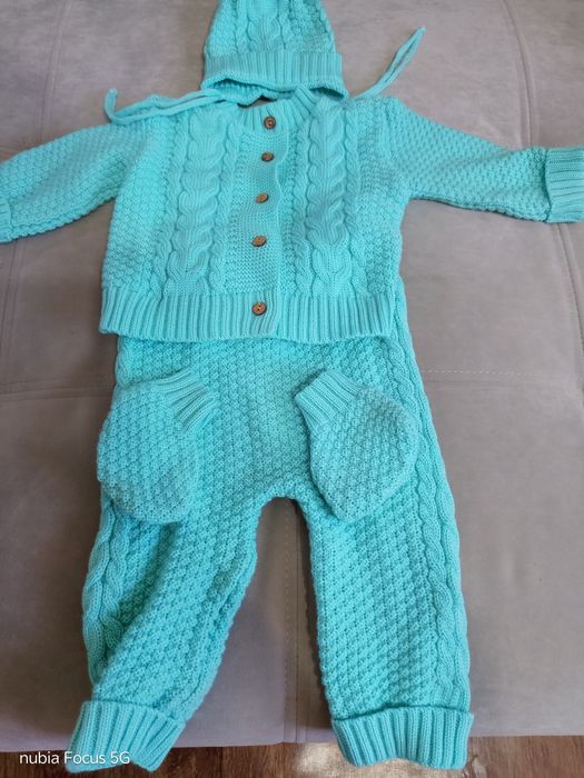 Продам костюм детский  можно мальчику и девачки новый