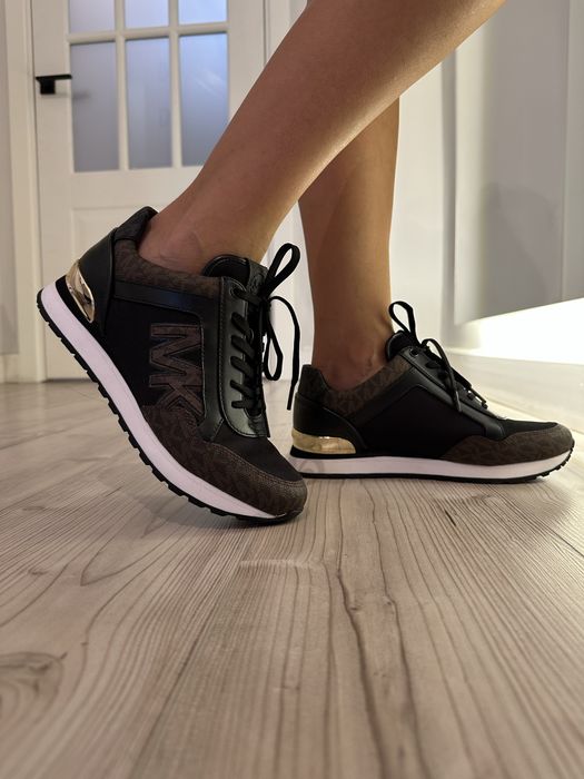 Колссовки Майкл Корс