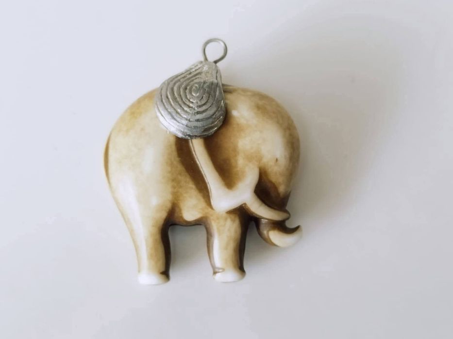 Pandantiv cu motiv etnic/tribal in forma de elefant