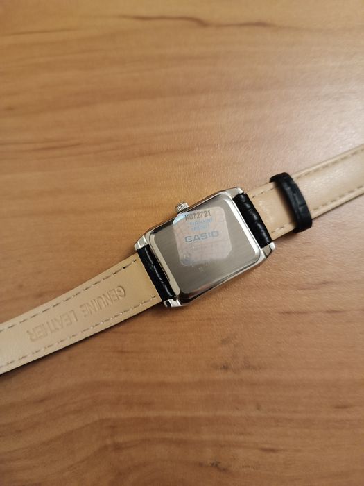 Елегантен дамски часовник Casio с батерия