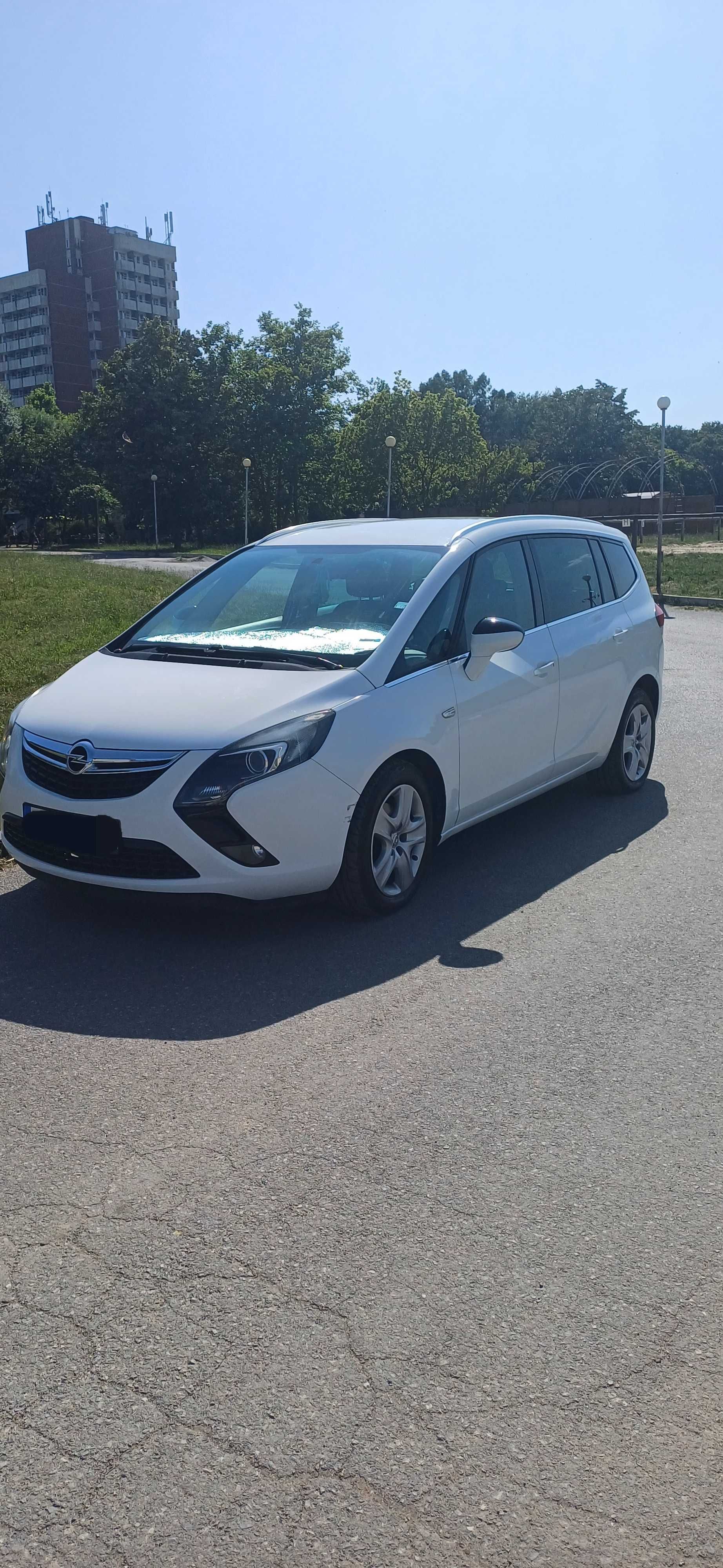 Opel Zafira 2014 g. Metan/benzin