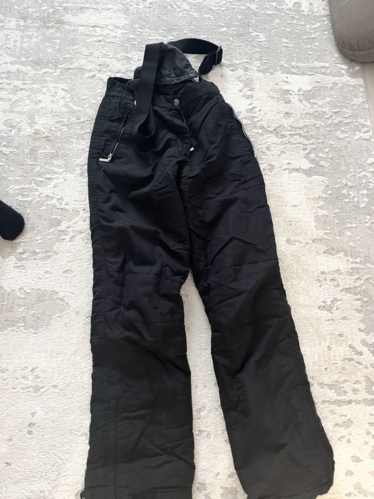 Отдам лыжные штаны бесплатно ,целые