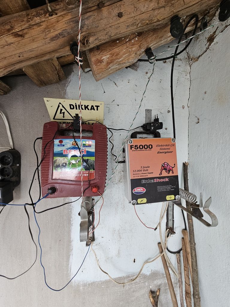 Продава се Промишлена сграда в с. Радовец, Област Хасково - 500 кв.м за 204 €/кв.м - Снимка #12