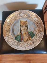 Ръчно рисувана порцеланова чиния - уникат