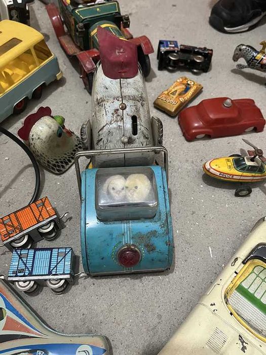 Много ретро метални играчки