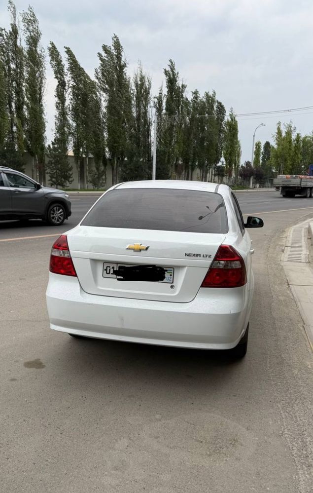 Срочно продаю автомобиль нексия 3 ltz