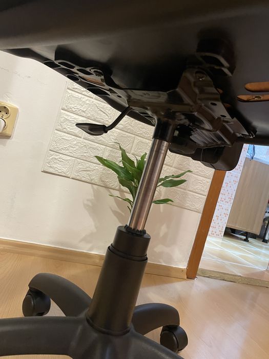 Scaun de birou ,negru, de la Mobexpert