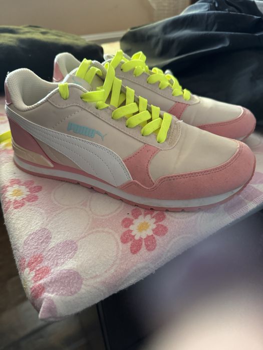 Adidasi puma colorati