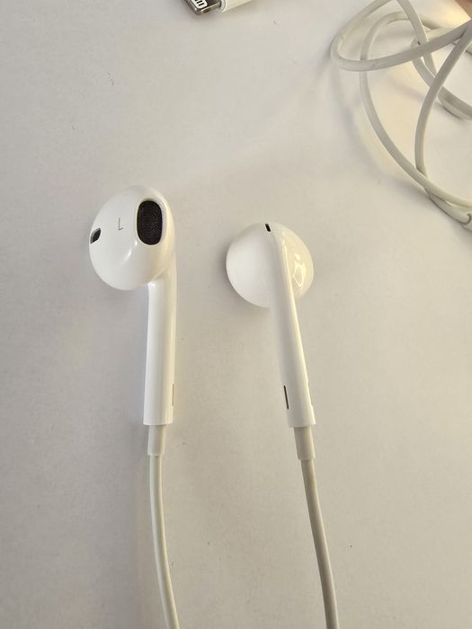 Слушалки Airpods със Lightning кабел