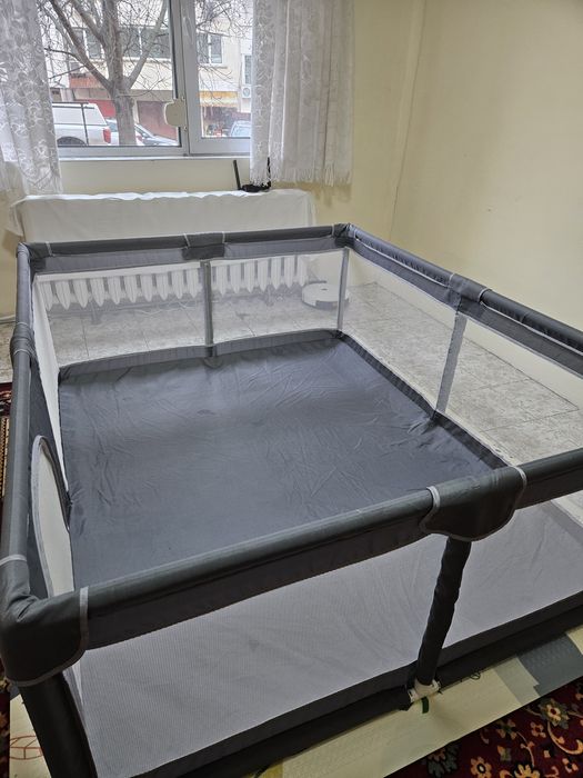 Голяма кошара за игра 180/150см. Има отвор с цип. От първи собственик.