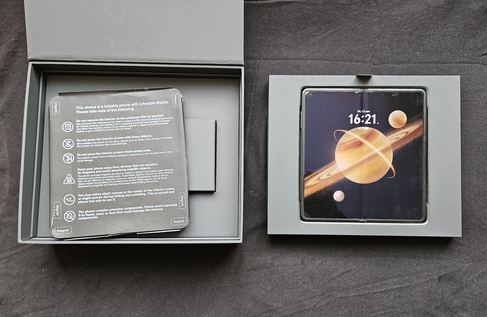 HONOR Magic V3 2 години гаранция