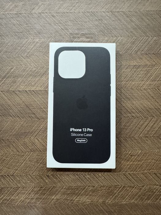 iPhone 13 Pro Silicone Case with MagSafe - Black